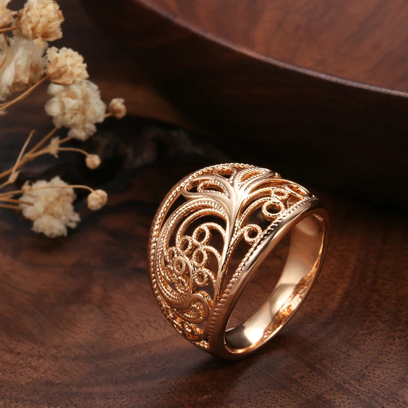Romantic Hollow Pattern Ring