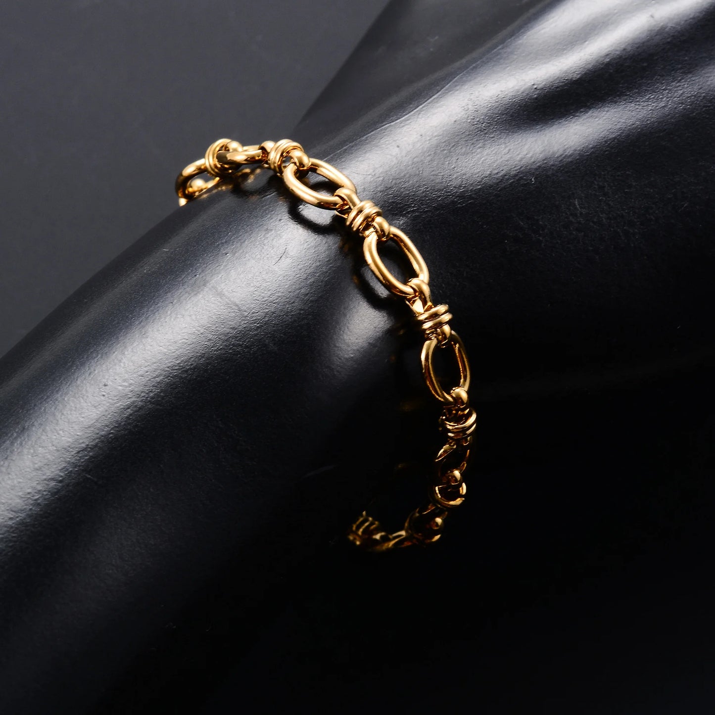 Sculptural Oval Link Bracelet